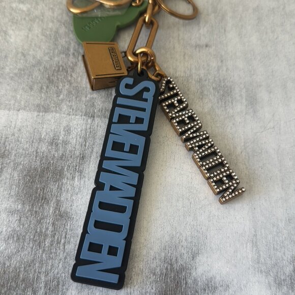 STEVE MADDEN METAL HANDBAG MULTI CHARM KEY CHAIN ACCENT GOLD NWOT - Picture 6 of 7